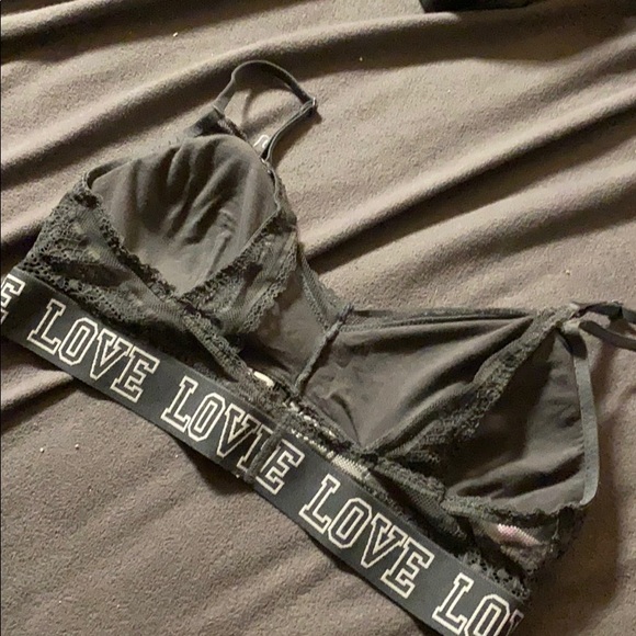 sports bra - Picture 2 of 3